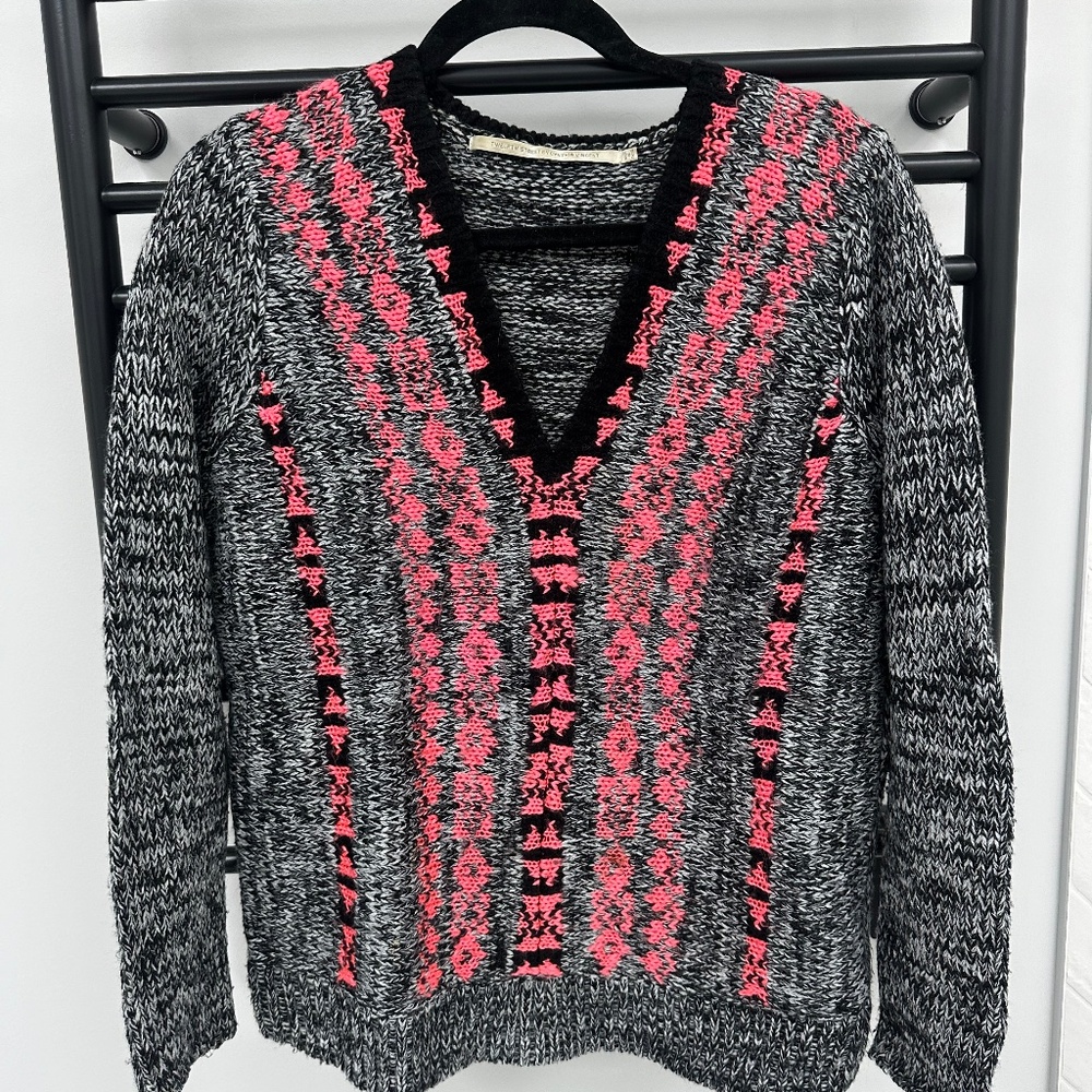 V-neck pullover size Small